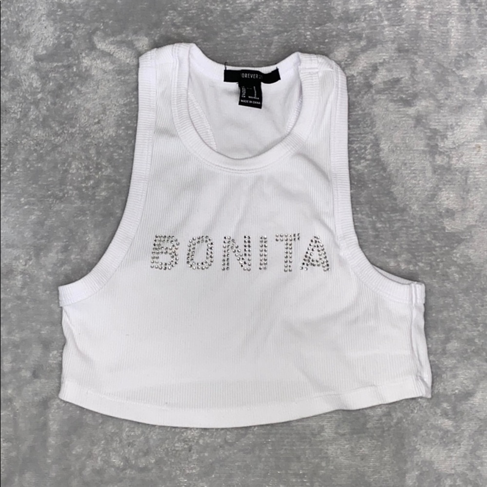 white ‘BONITA’ crop top ! 😍